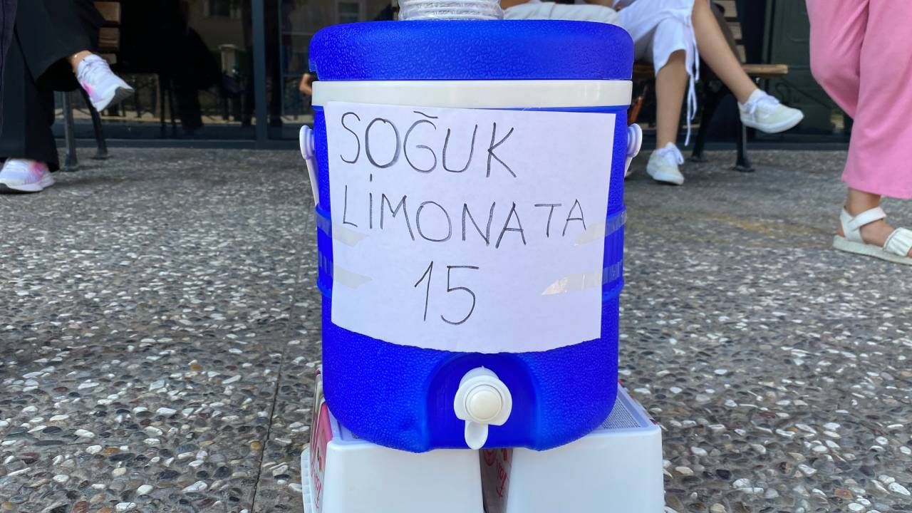 Rasefe’nin limonata serüveni: Hem eğleniyor hem harçlık biriktiriyor 2