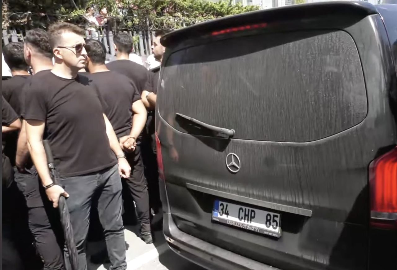 Gürsel Tekin’in 34 CHP 85 plakalı aracı gündem oldu! 3