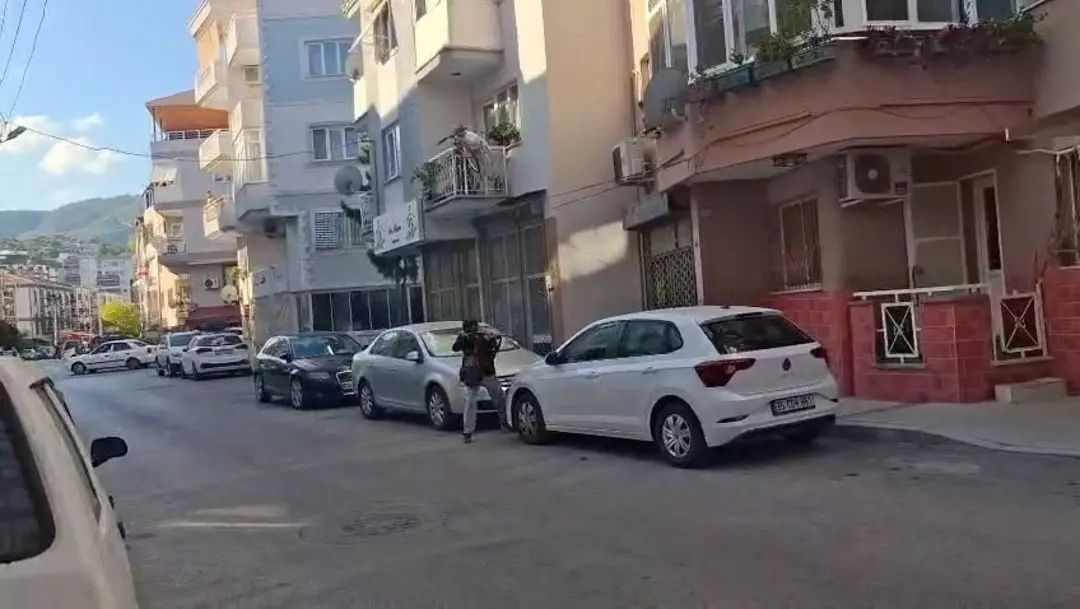 Polis katili işte böyle yetişmiş! Babasının paylaşımları tüyler ürpertti: Elinde silah, ağzında ölü kuş! 1