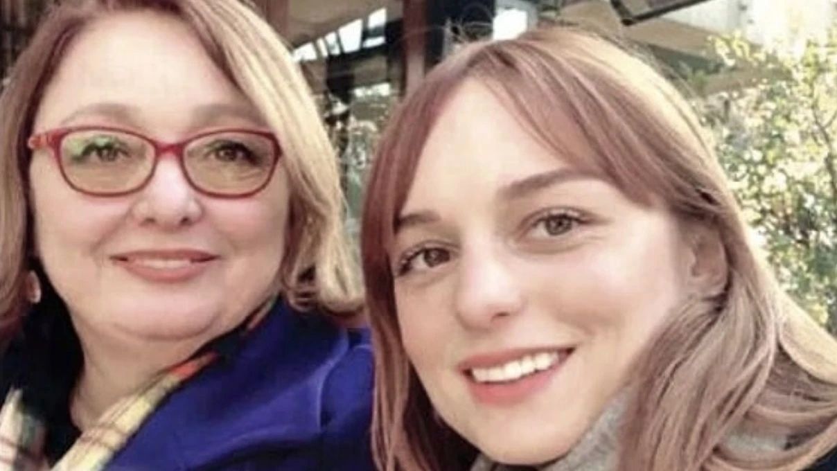 Nilperi Şahinkaya intihar mı etti? Annesinin ölümünün ardından “Beni affedin dayanamıyorum” notu paylaştı, saniyeler sonra sildi! Haber alınamıyor... 6