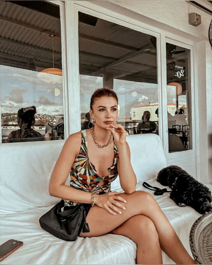 Burcu Özberk'ten yurt dışından gelip Türkiye'yi kötüleyen arkadaşlarına tepki! 2
