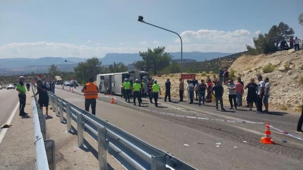 Mersin’de “ölüm virajı"nda korkunç kaza! 3 ölü, 6 yaralı 3