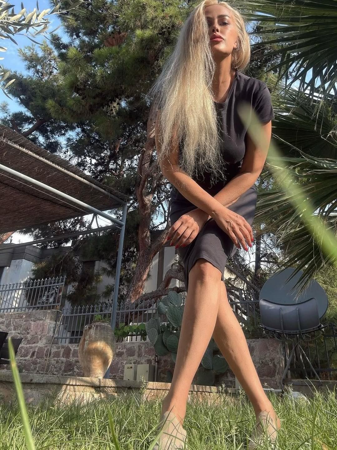Hülya Avşar'ın kardeşi Helin Avşar, filtresiz pozunu paylaştı! 'Tanıyamadım' yorumuna sinirlendi 1
