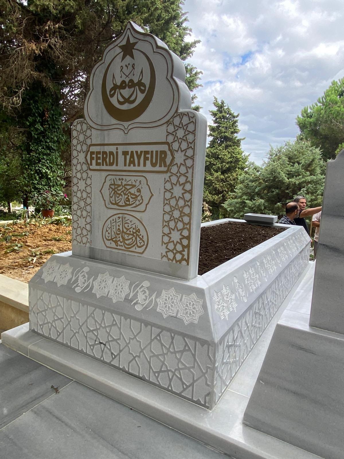 MHP Genel Başkanı Devlet Bahçeli, merhum sanatçı Ferdi Tayfur'un kabrini yaptırdı! 'Milli bir abide' 3