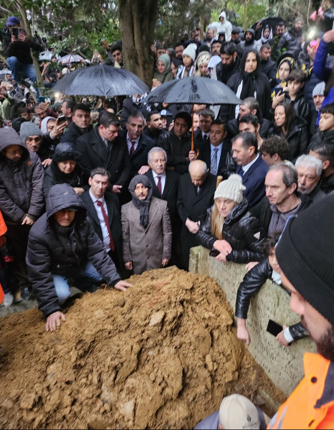 MHP Genel Başkanı Devlet Bahçeli, merhum sanatçı Ferdi Tayfur'un kabrini yaptırdı! 'Milli bir abide' 5