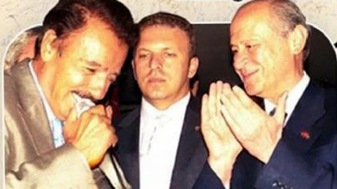 MHP Genel Başkanı Devlet Bahçeli, merhum sanatçı Ferdi Tayfur'un kabrini yaptırdı! 'Milli bir abide' 1
