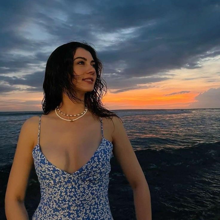 Burcu Özberk iyi niyetinin kurbanı oldu! Kendisiyle fotoğraf çektiren hayranını kırmadı! Paylaşıma düşülen not tepki çekti 4