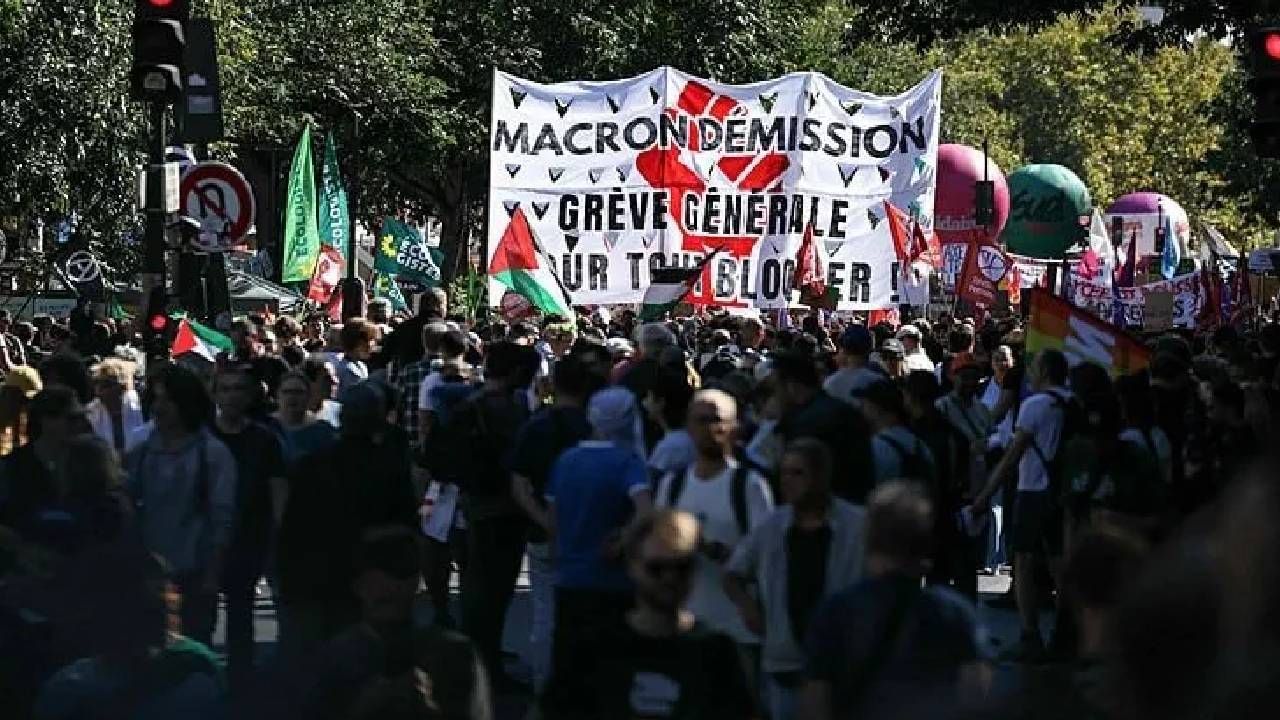 Fransa’da grev sürüyor! Trafik durdu, Filistin bayrakları dikkat çekti 1
