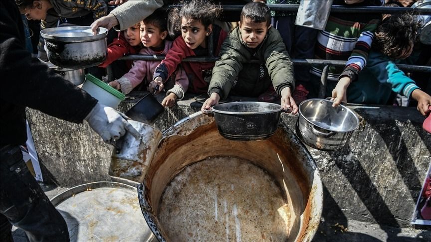Masum kanıyla ziyafet! Çarpıcı gerçek:  Bu karedekiler Gazze'de insanları açlıktan öldürüyor! 8