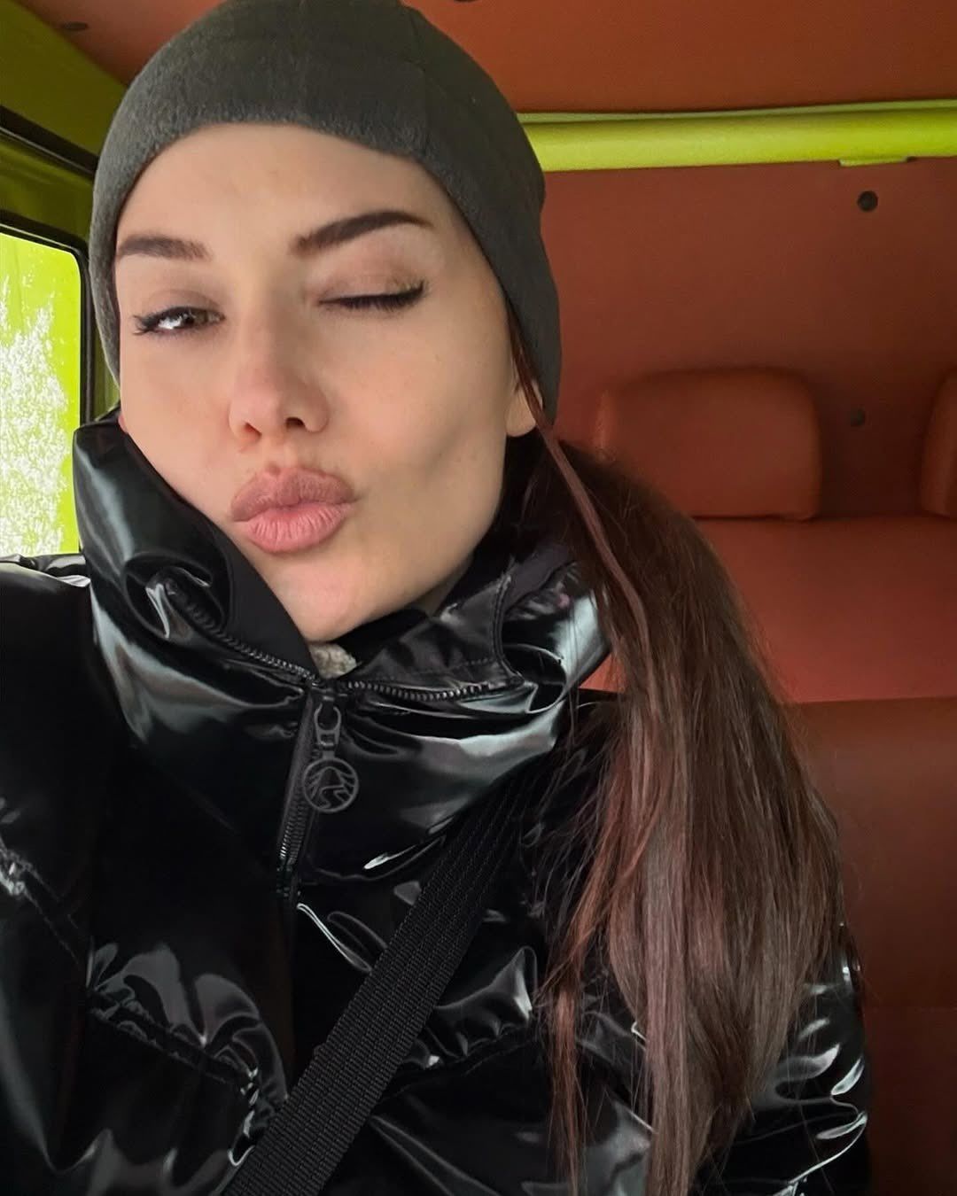 Burak Özçivit lüks araçlarını ve evlerini zararına satıyor! Akıllara iki soru geldi: Boşanacak mı, ülkeyi terk mi edecek? 20