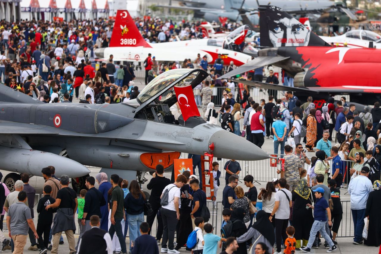 TEKNOFEST, Türkiye’nin yerli üretim gücünü gözler önüne sermeye devam ediyor! İstanbullular, alana akın etti! 14