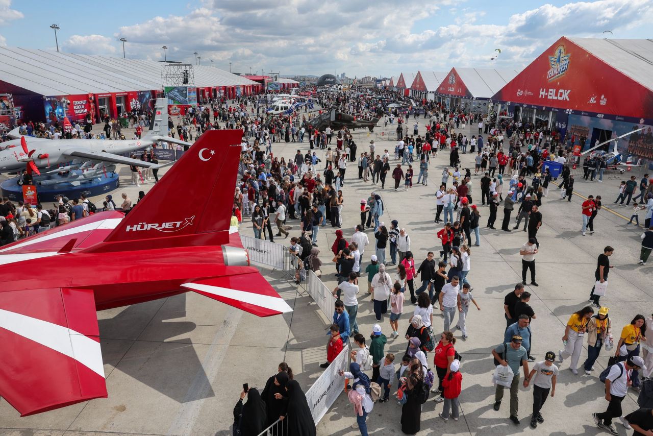 TEKNOFEST, Türkiye’nin yerli üretim gücünü gözler önüne sermeye devam ediyor! İstanbullular, alana akın etti! 11