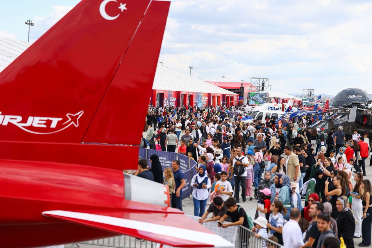 TEKNOFEST, Türkiye’nin yerli üretim gücünü gözler önüne sermeye devam ediyor! İstanbullular, alana akın etti! 16