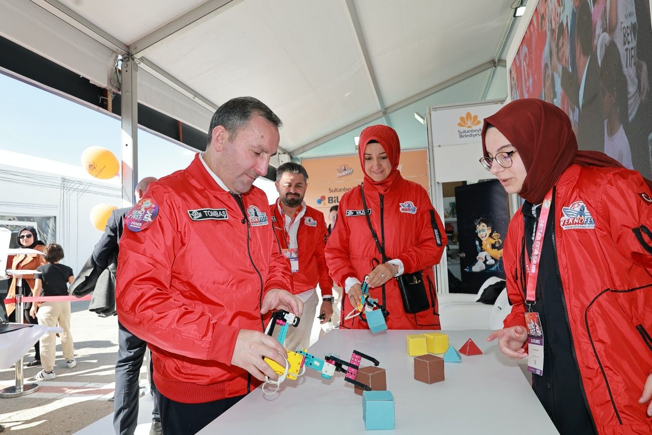 TEKNOFEST 2025’te Sultanbeyli Belediyesi rüzgarı! Stand büyük ilgi gördü, Alkaravlı takımı gururlandırdı 5