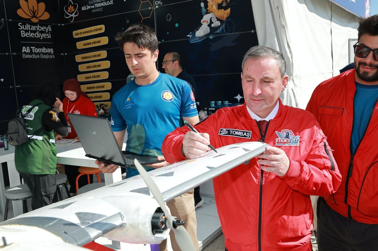 TEKNOFEST 2025’te Sultanbeyli Belediyesi rüzgarı! Stand büyük ilgi gördü, Alkaravlı takımı gururlandırdı 7