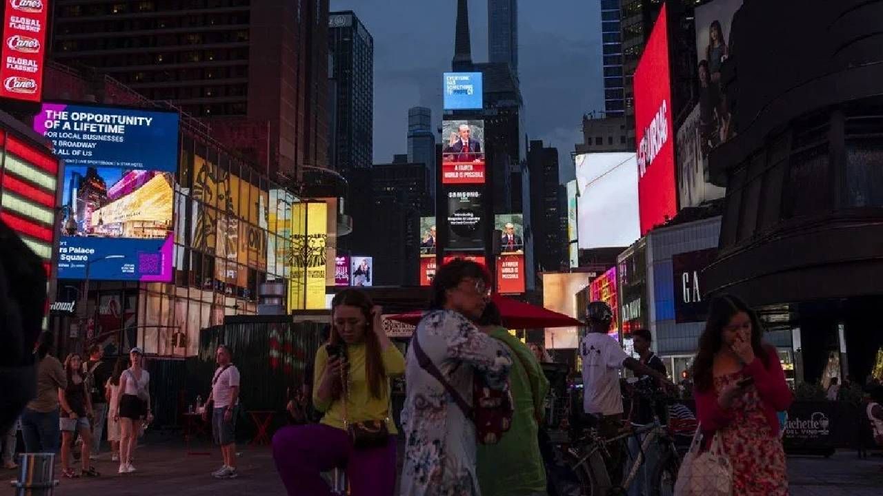 Filistin tepkisi gündemdeydi! “Daha adil bir dünya mümkün” sözleri Times Meydanı’nda 2