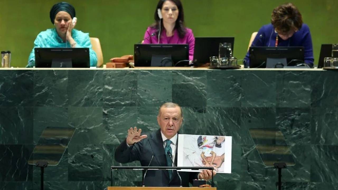 Filistin tepkisi gündemdeydi! “Daha adil bir dünya mümkün” sözleri Times Meydanı’nda 3