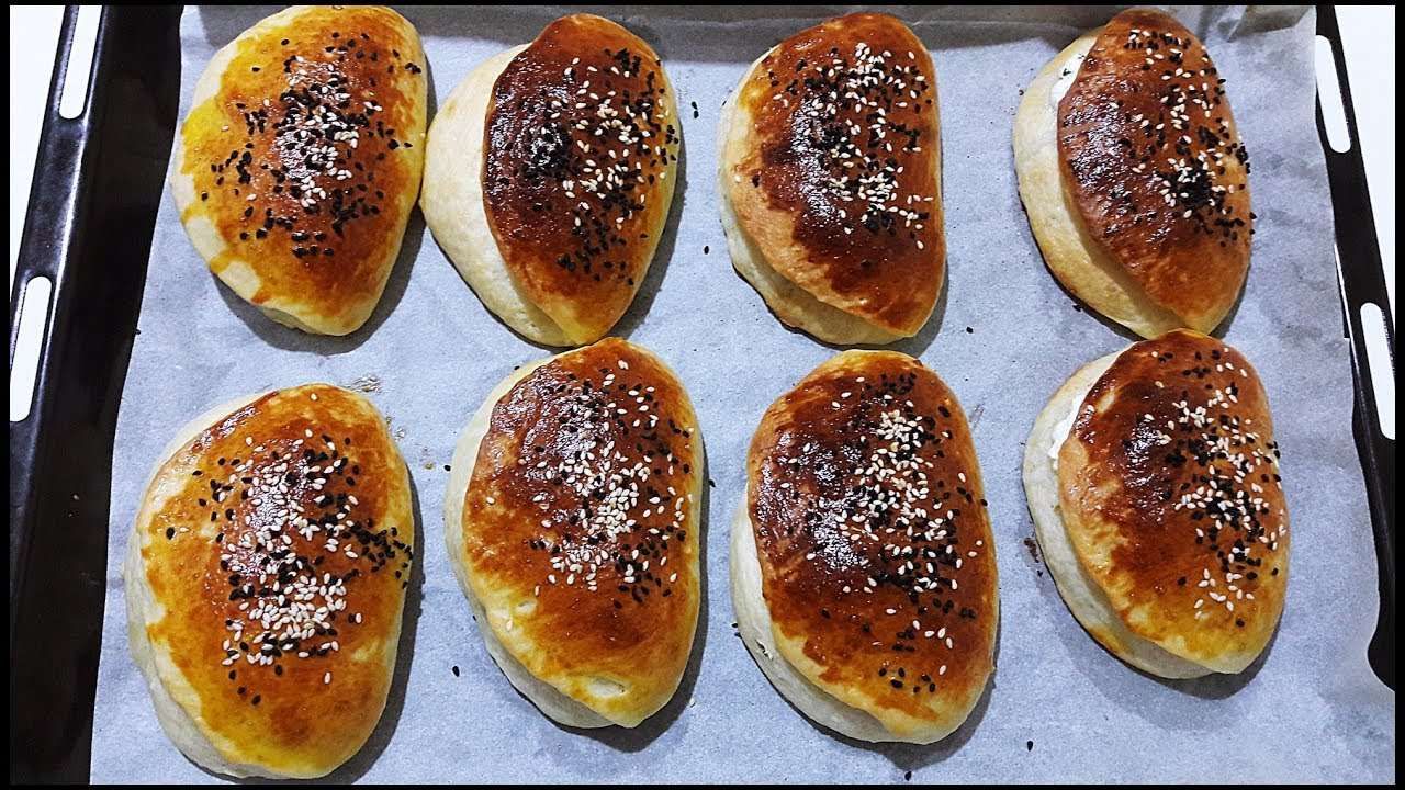 Hamura 1 kaşık eklemek yetiyor; Dereotlu poğaçanın kıyır kıyır olmasını sağlıyor 2