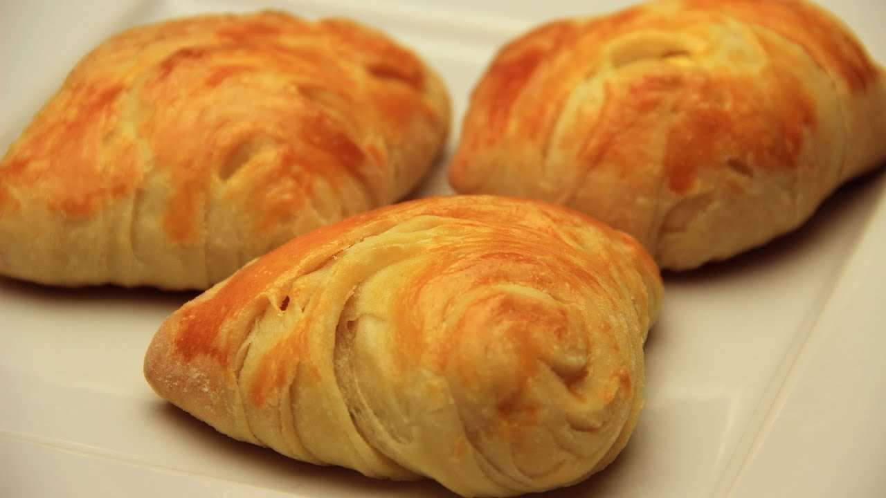 Hamura 1 kaşık eklemek yetiyor; Dereotlu poğaçanın kıyır kıyır olmasını sağlıyor 1