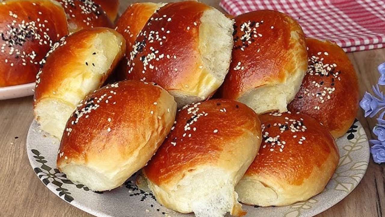 Hamura 1 kaşık eklemek yetiyor; Dereotlu poğaçanın kıyır kıyır olmasını sağlıyor 11