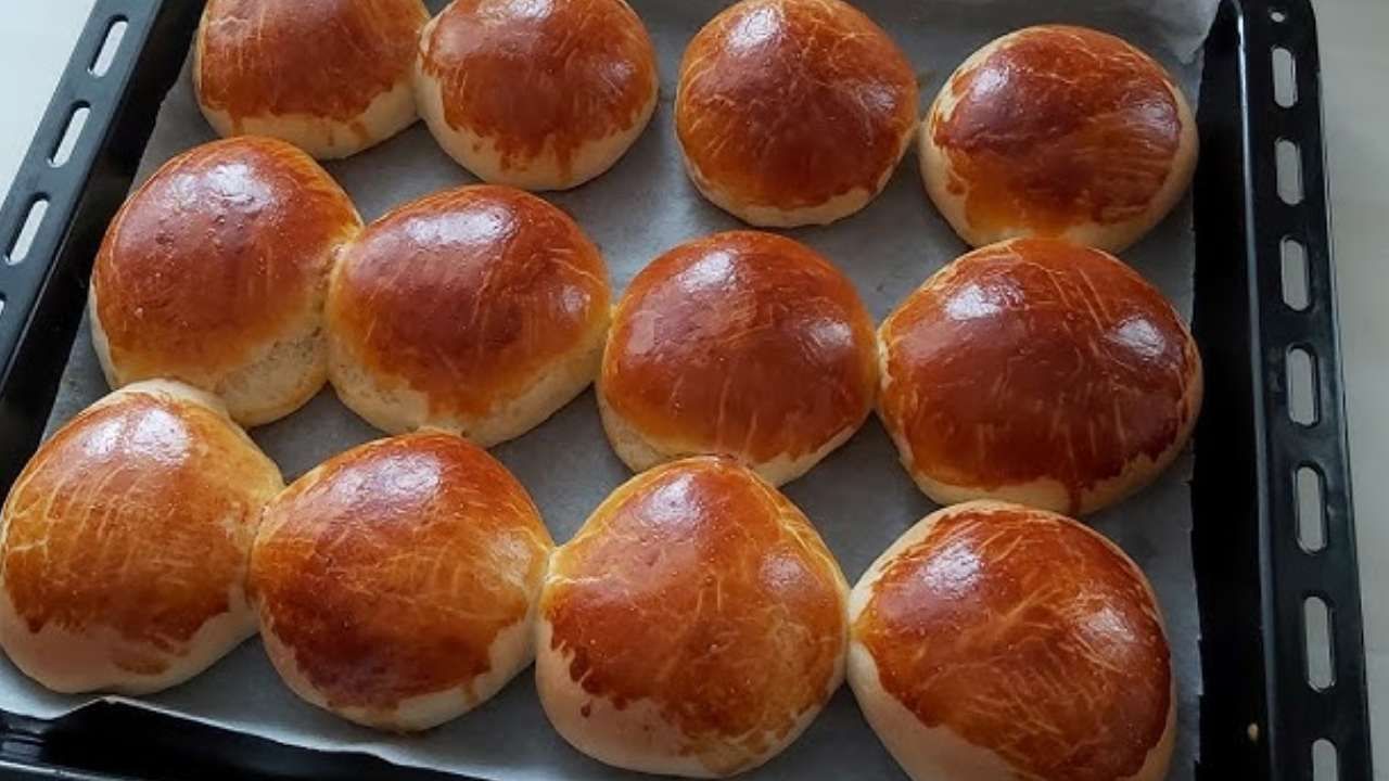 Hamura 1 kaşık eklemek yetiyor; Dereotlu poğaçanın kıyır kıyır olmasını sağlıyor 9