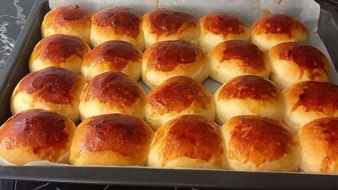 Hamura 1 kaşık eklemek yetiyor; Dereotlu poğaçanın kıyır kıyır olmasını sağlıyor 7