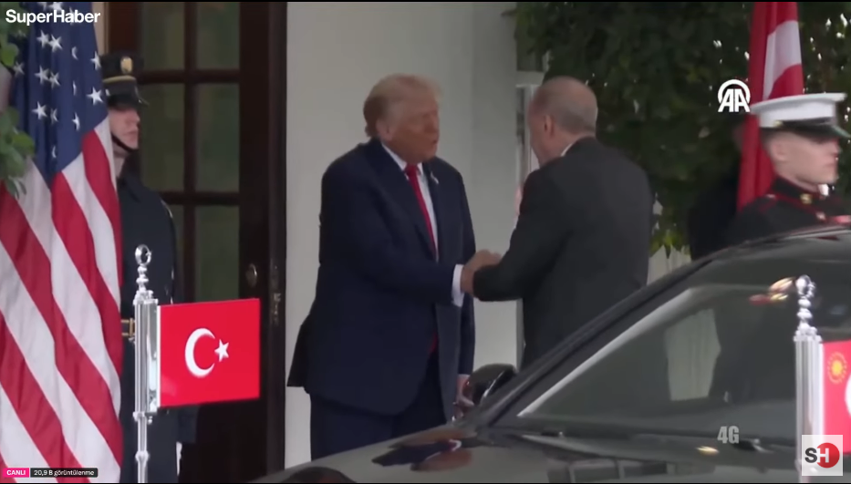 Dünyanın gözü bu zirvede! Trump Erdoğan'ı kapıda bekledi! İşte ilk görüntüler 9