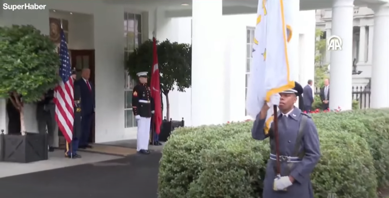 Dünyanın gözü bu zirvede! Trump Erdoğan'ı kapıda bekledi! İşte ilk görüntüler 3