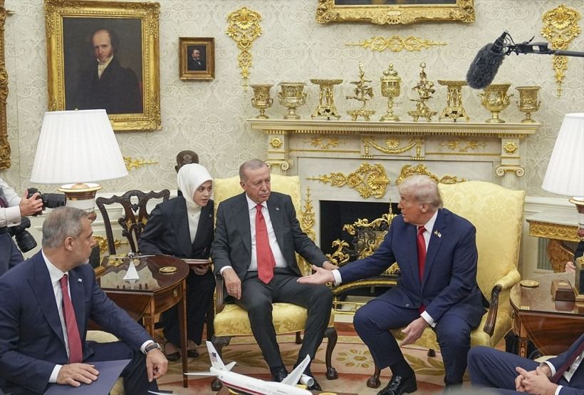 Trump Erdoğan zirvesinde sembolik şifreler neler? Dikkat çeken kravat ve rozet detayı! 8