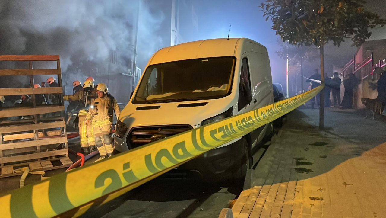 Yoğun duman mahalleyi kapladı! Kağıthane’de matbaa deposunda yangın paniği 2