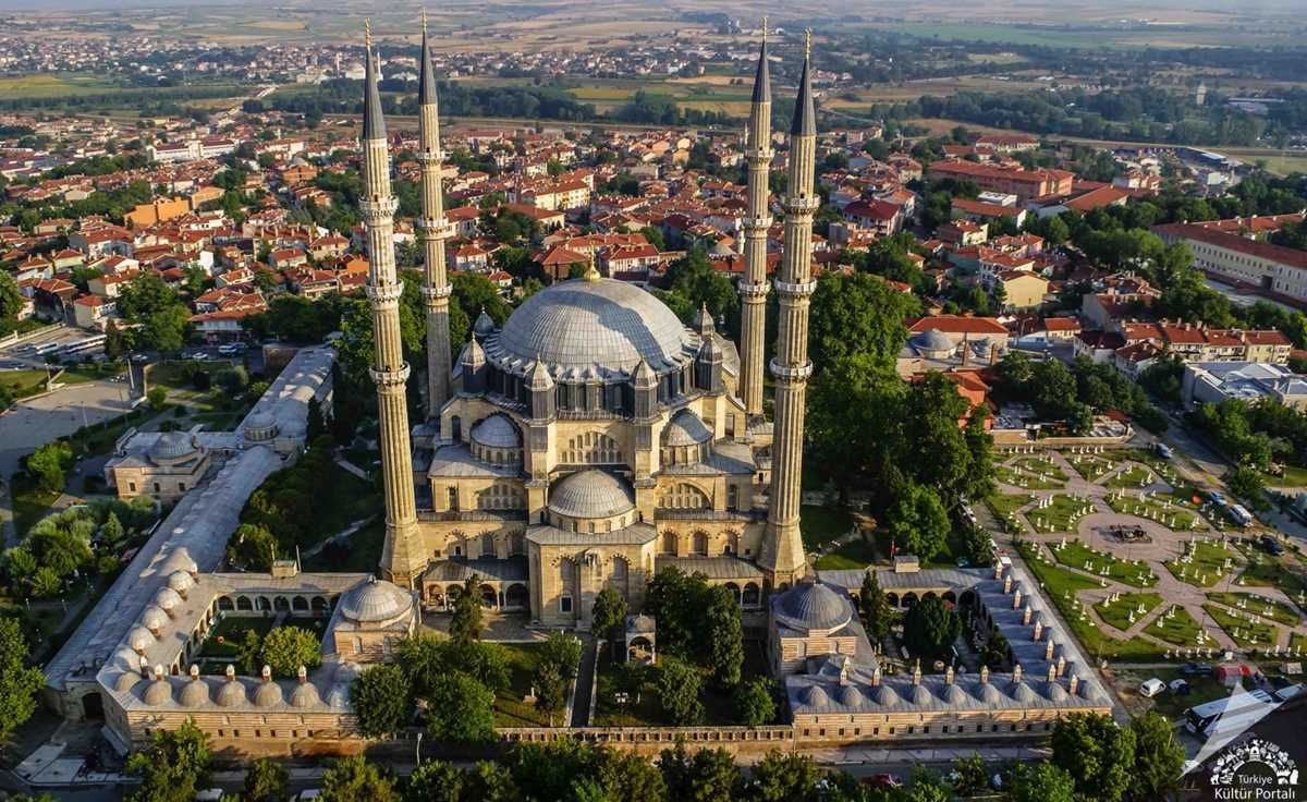 Mimar Sinan’ın eseri Selimiye Camii'nde neler oluyor? Büyük tartışma: 450 yıllık miras kazınıyor mu? Sanatçılar ve akademisyenler ikiye bölündü 1