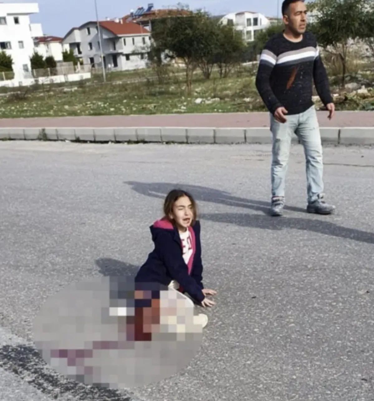 9 yaşında köpekten kaçarken ölmüştü... Mahra'nın mezarında büyük saygısızlık: Köpek maması bırakan alçaklar aranıyor! 3