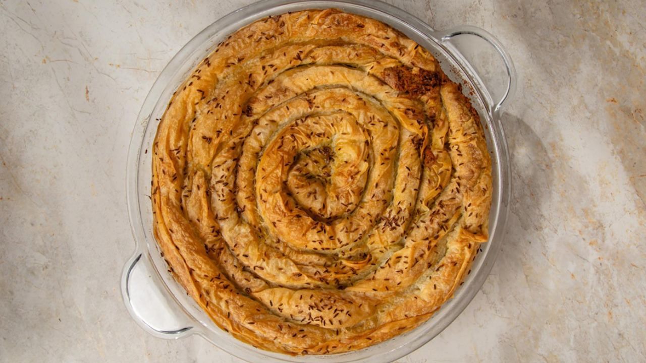Kastamonu'dan gelen sır... Hamura 1 bardak eklenirse börek asla yumuşamıyor ve çıtır çıtır oluyor! 4