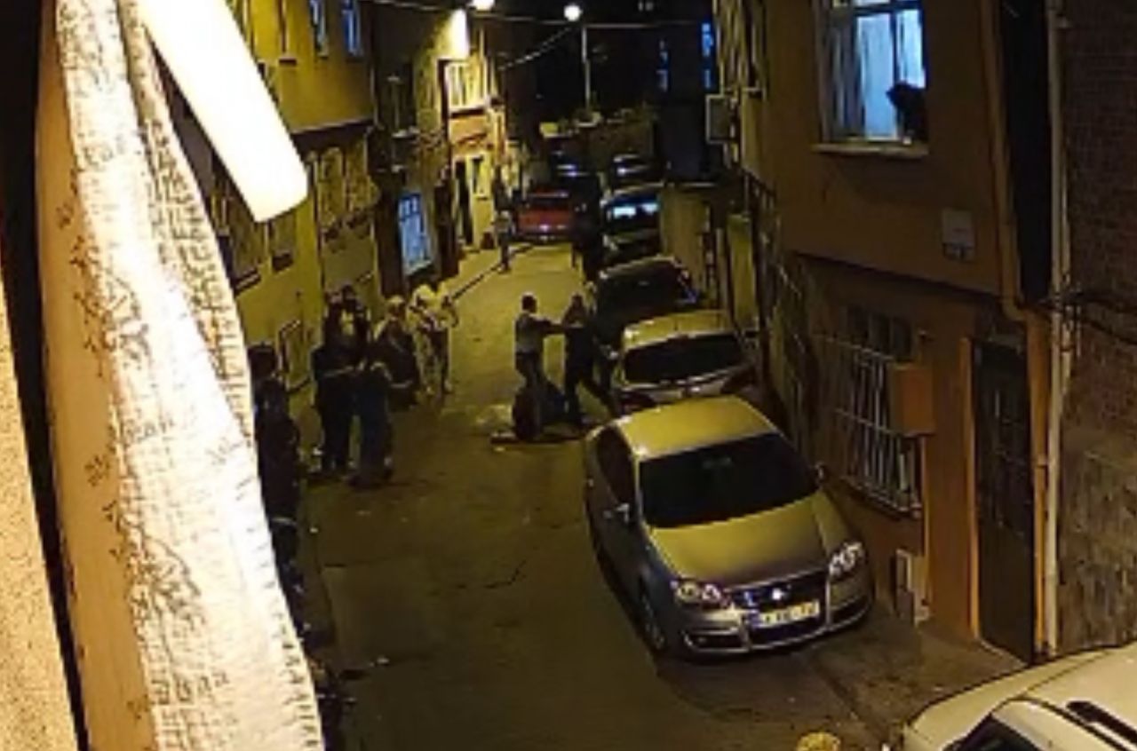 Kardeş cinayeti hesabı! Akrabasını silahla vurdu, yerde tekmeledi 2