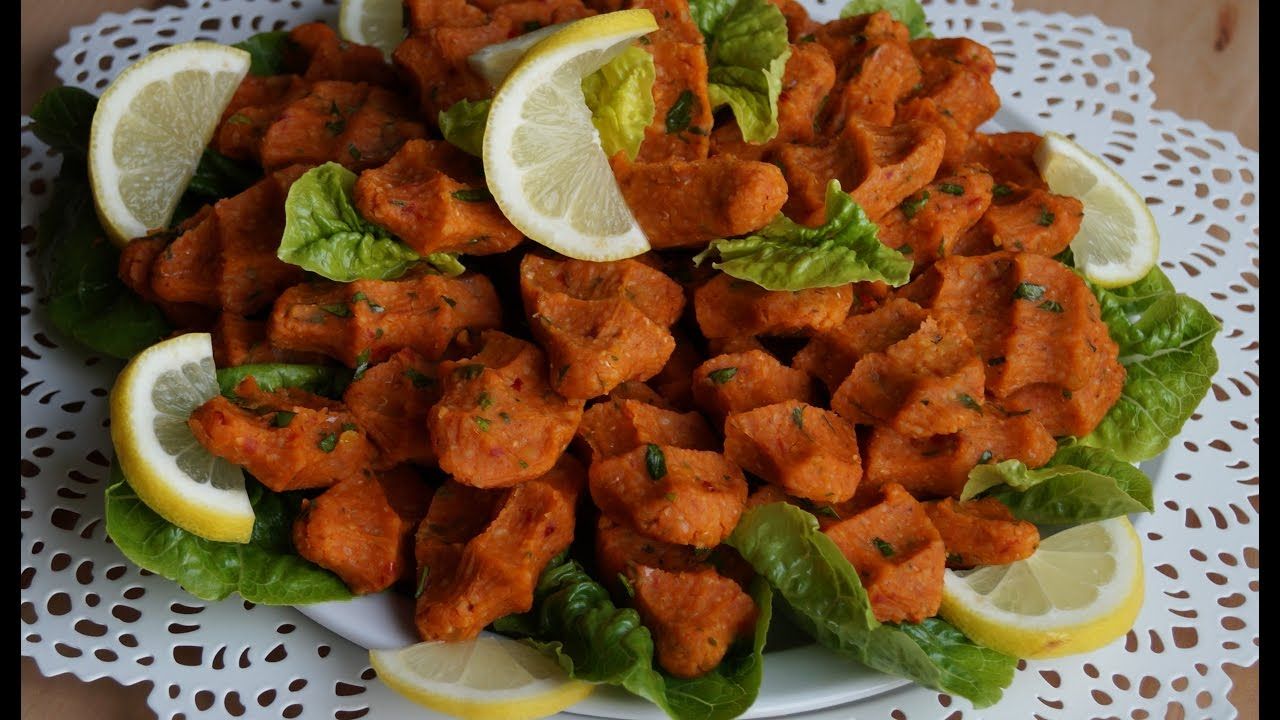 Hatay usulü mercimek köftesinin püf noktası; 1 çay kaşığı ekleyince tam kıvamında ve ölçülü oluyor. 3