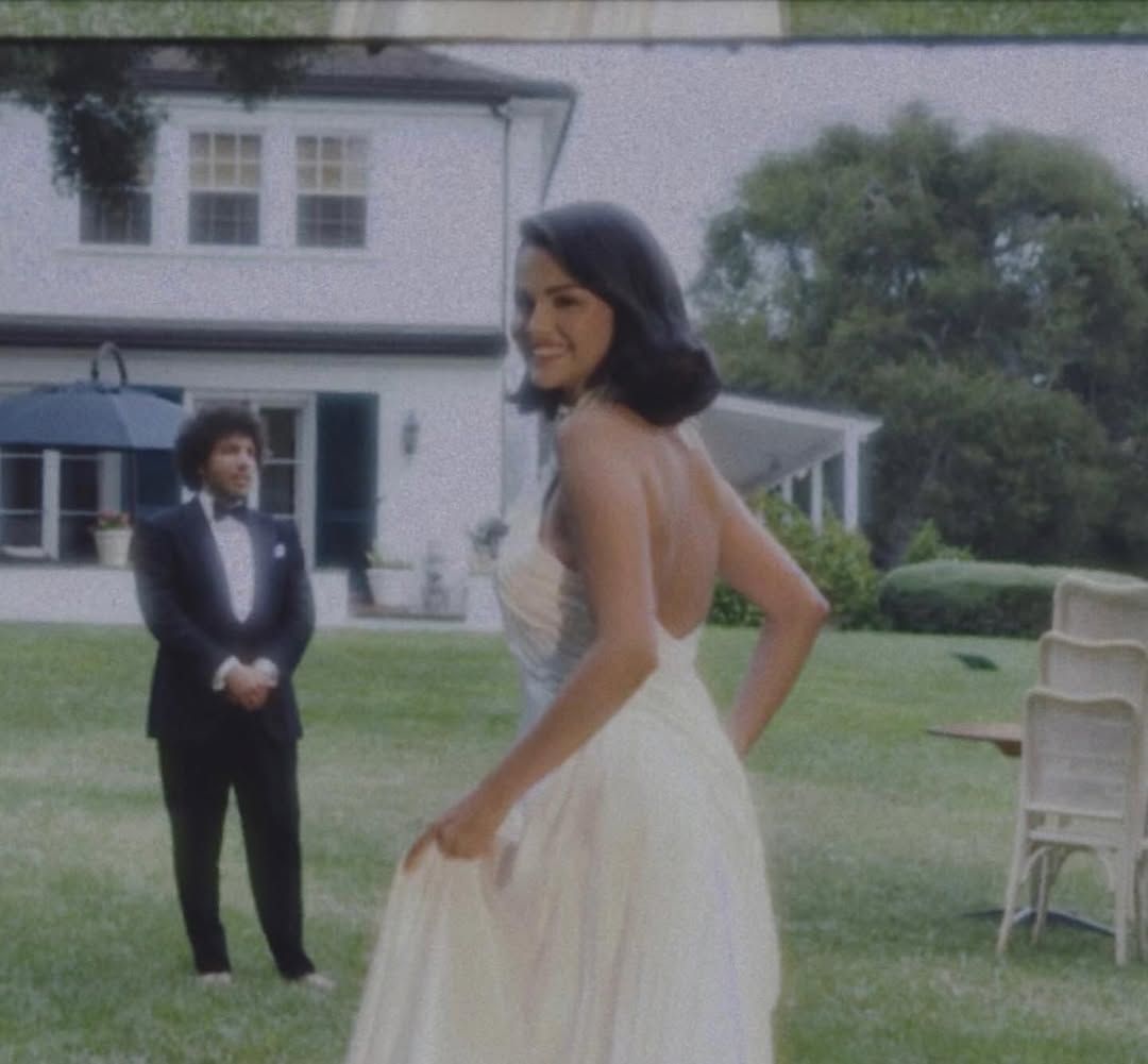 Selena Gomez'in gelinliği ortaya çıktı! Benny Blanco paylaştı! ''Gerçek bir Disney prensesi ile evlendim'' 8