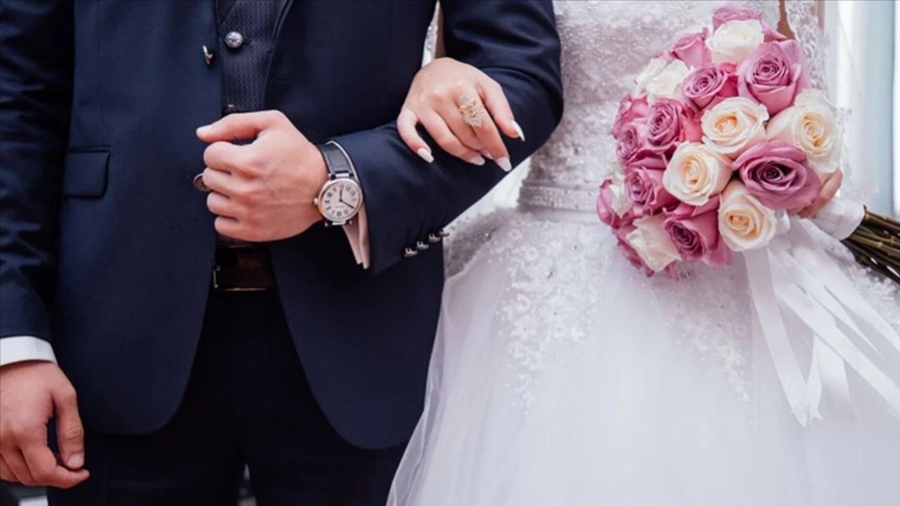 Yeni evlenecek çiftler dikkat! Evlilik kredisi başvuruları başladı 1