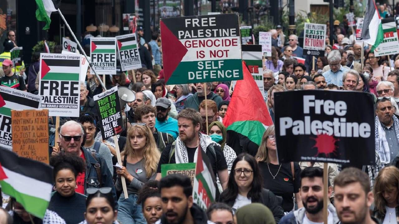Berlin’den Bogota’ya... Dünya Sumud Filosu’na destek verdi: İsrail protesto edildi 7