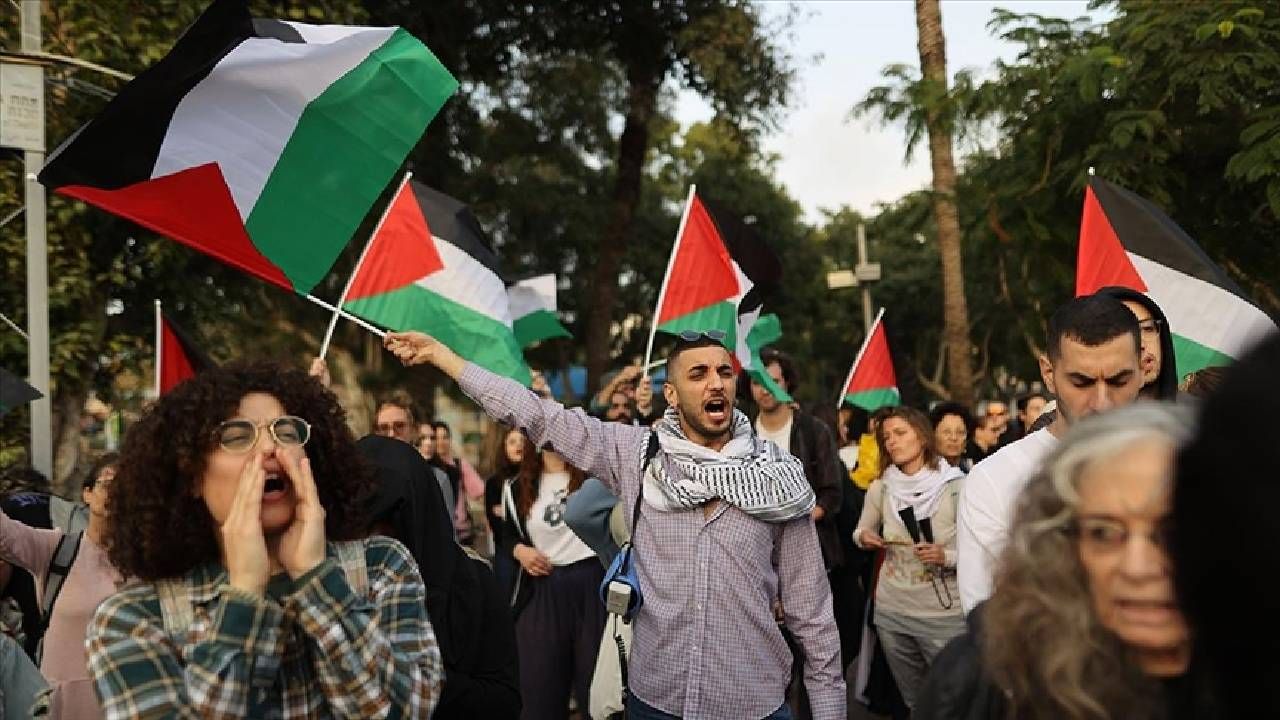 Berlin’den Bogota’ya... Dünya Sumud Filosu’na destek verdi: İsrail protesto edildi 8