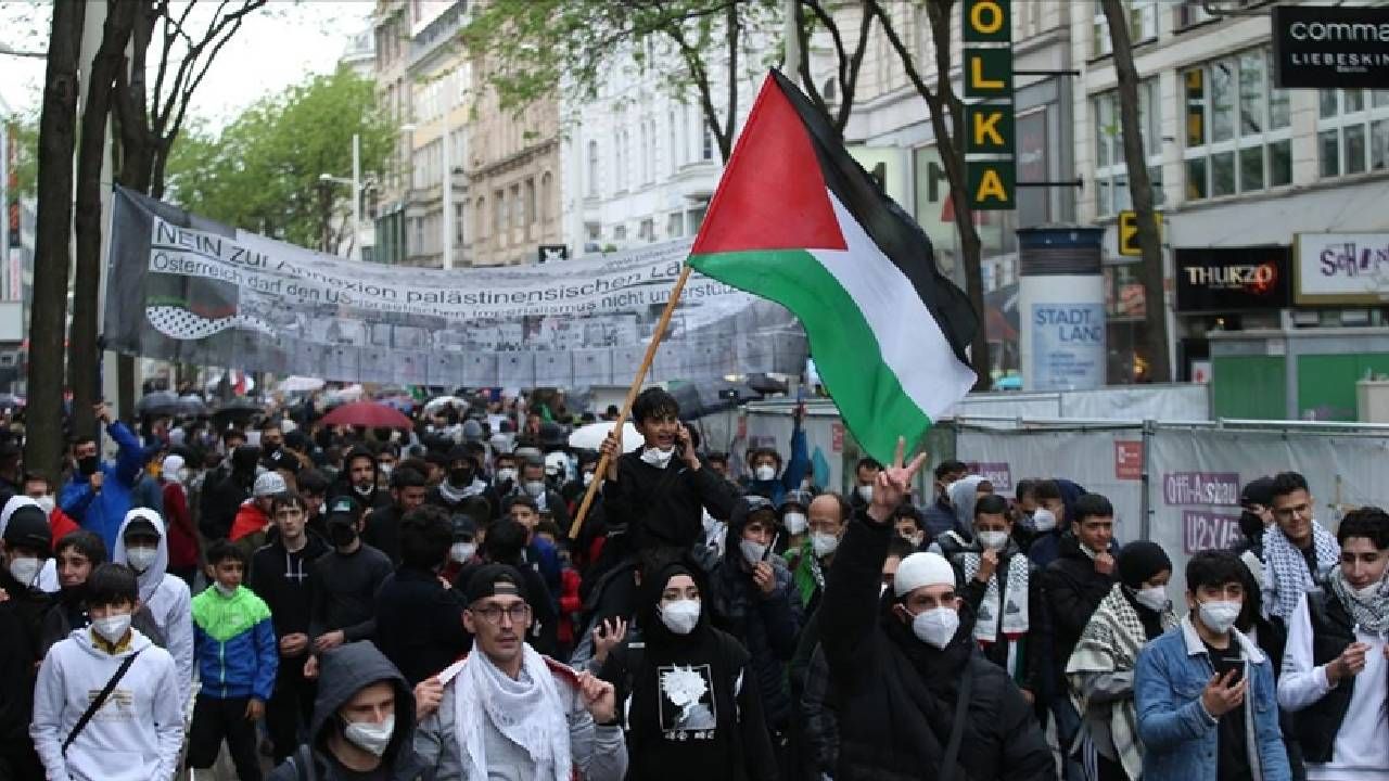 Berlin’den Bogota’ya... Dünya Sumud Filosu’na destek verdi: İsrail protesto edildi 9