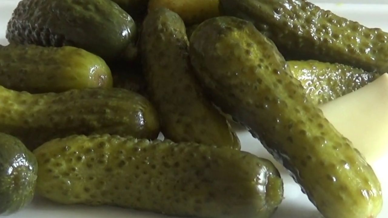 Buruşmuş salatalık ve biberleri kayış gibi yapmanın sırrı; Jalapeno biberde anına işe yarıyor 3