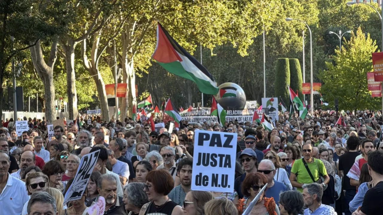 Avrupa katil İsrail'e karşı ses! Sumud Filosu’na destek gösterileri devam ediyor 4