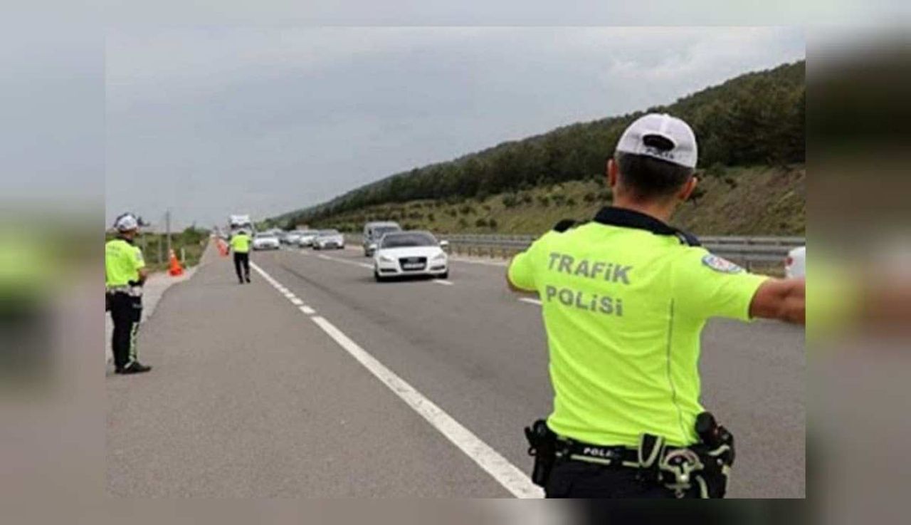 Yeni yaptırımlar geliyor! Kırmızı ışıktan yol kesmeye trafik cezaları sil baştan! İşte madde madde yeni trafik cezaları 3