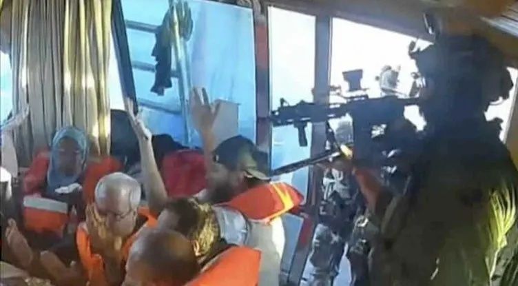 Sumud aktivistlerinin sözleriyle İsrail vahşeti... "Bunlar insan değil, canavar! Özel bölgeme elleriyle vurdular! Çıplak arama yaptılar" 6