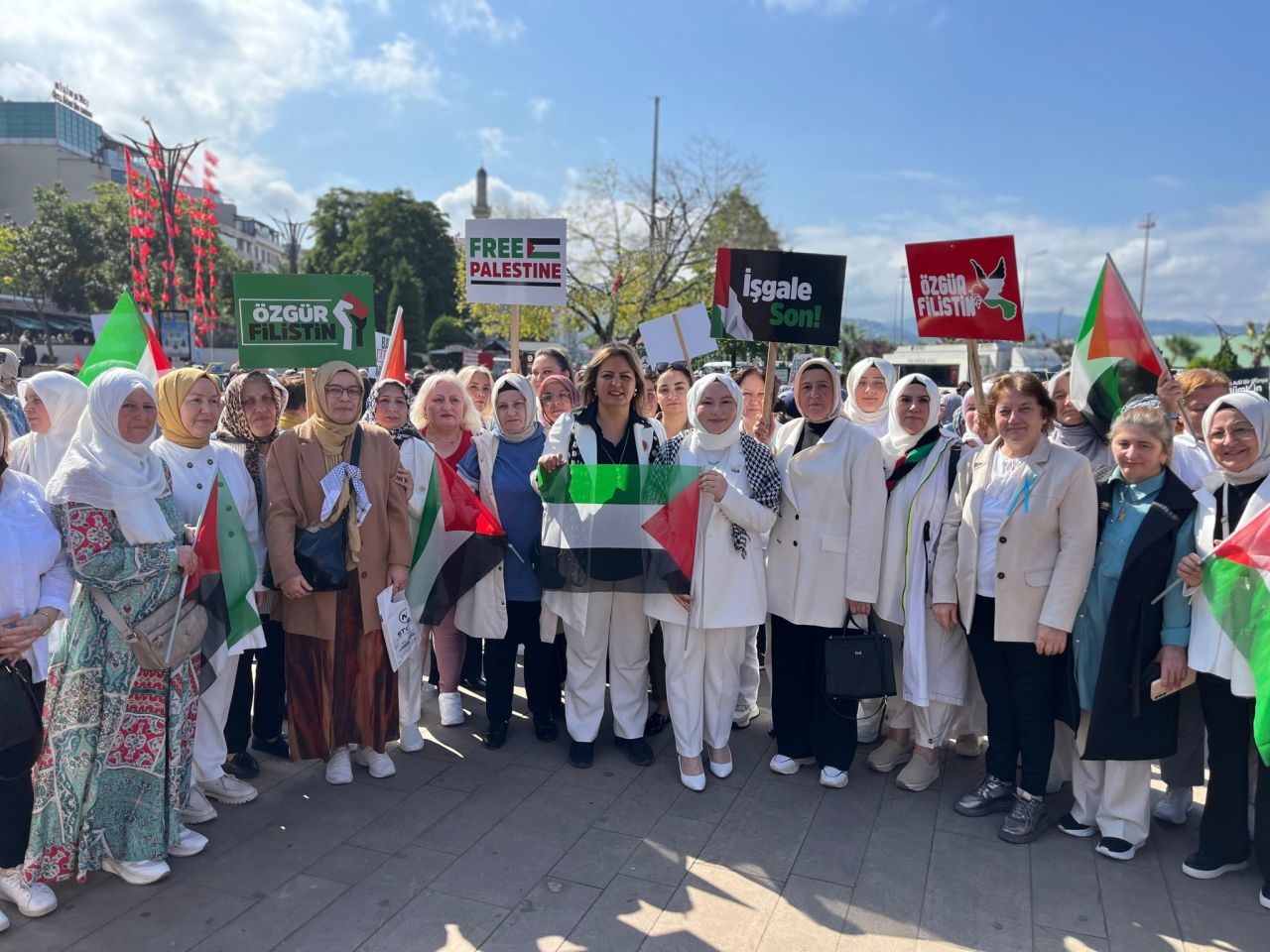 Binlerce kadın, Gazze’nin çığlığına ses oldu! Üsküdar’dan Harem’e uzanan “sessiz zincir” 4