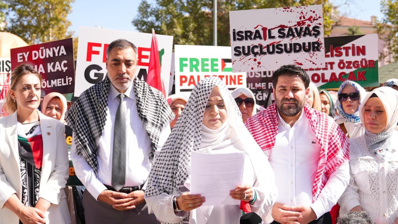 Binlerce kadın, Gazze’nin çığlığına ses oldu! Üsküdar’dan Harem’e uzanan “sessiz zincir” 7
