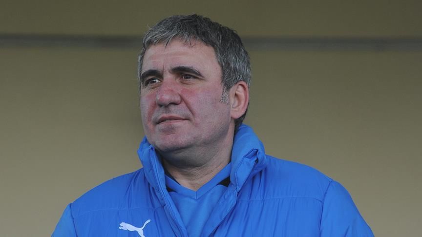Galatasaray Efsanesi Gheorghe Hagi Süper Lig Devine İmza Atıyor 1