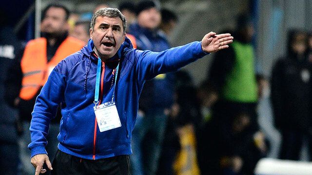 Galatasaray Efsanesi Gheorghe Hagi Süper Lig Devine İmza Atıyor 2