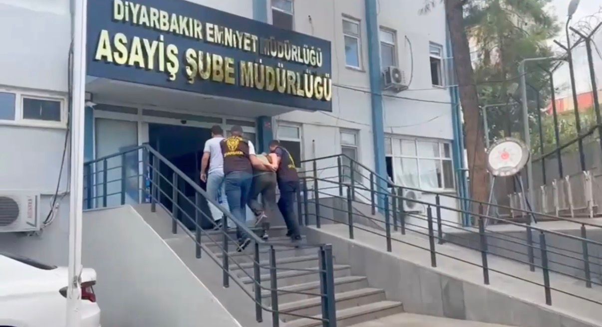 Gece yarısı saldırılarına polis takibi! Sokakları hedef alan maskeli çeteye operasyon: 96 saldırgan yakalandı 3