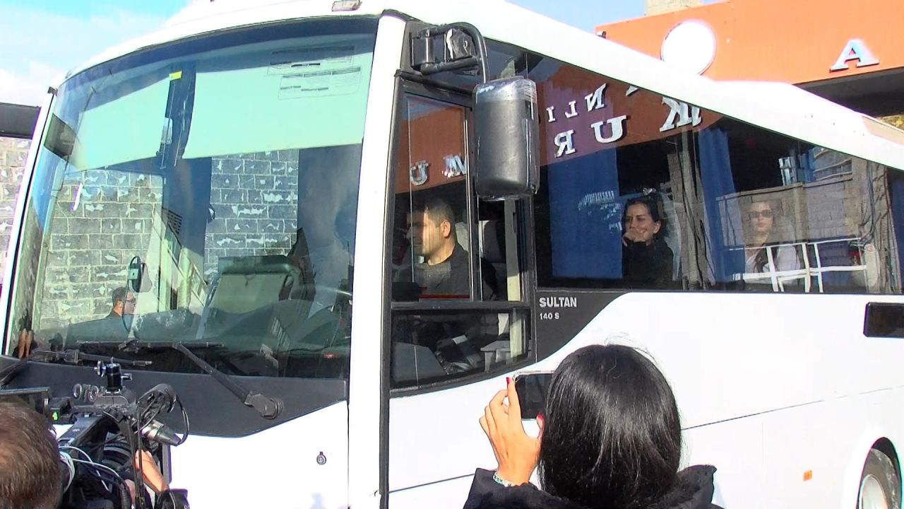 Uyuşturucu soruşturması! İşlemleri tamamlanan ünlüler Adli Tıp Kurumu'ndan ayrıldı 17